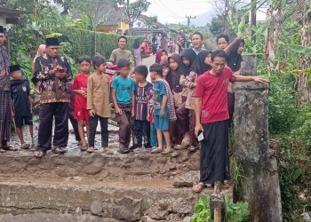Jembatan Penghubung Antar Desa di Mandalawangi Pandeglang Ambruk, Akses Warga Lumpuh