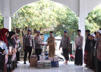 Satbrimob Polda Banten Berbagi Al-Qur’an dan Mukena untuk Ponpes Dayah Darul Aman Aceh Utara