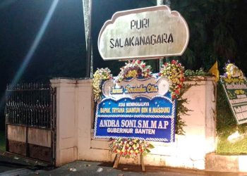 Karangan Bunga Andra Soni Warnai Rumah Duka Tokoh Pendiri Banten di Pandeglang