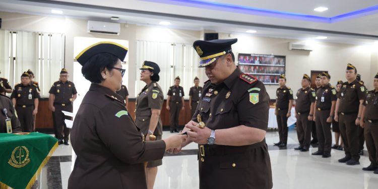 Lantik Kajari Kabupaten Tangerang, Kajati Banten Perintahkan Berantas Korupsi dan Perketat Pengawasan Jajaran