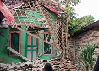 Diterjang Hujan dan Angin, Rumah Lansia di Pandeglang Roboh