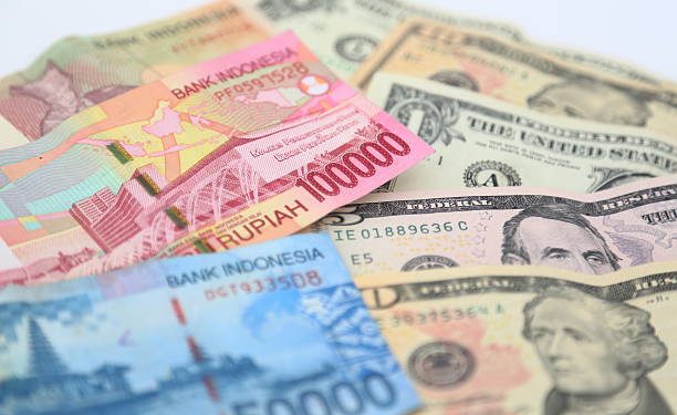 Rupiah Terus Melemah, Tembus Rp16.971,20 per Dolar AS