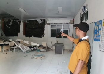 Hujan Deras, Tembok Penahan Tanah Longsor, Timpa Tiga Ruang Kelas di SMPN 15 Cilegon