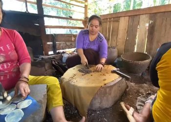 Emping Melinjo Bertahan di Tengah Gempuran Produk Modern