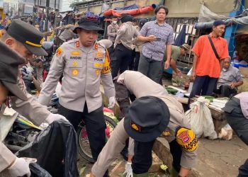 Polres Serang Kerahkan 100 Personelnya untuk Bersihkan Pasar Ciruas