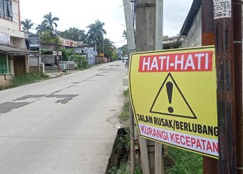 Berlubang, Ruas Jalan Provinsi Banten di Cisoka Tangerang Dipasangi Rambu Pengingat