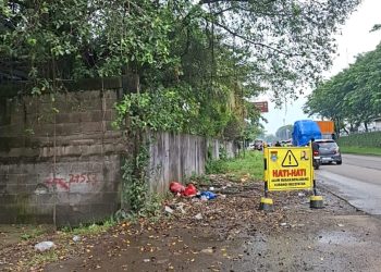 Berlubang Akibat Terkikis Air Hujan, DBMSDA Kabupaten Tangerang Pasang Rambu Hati-hati