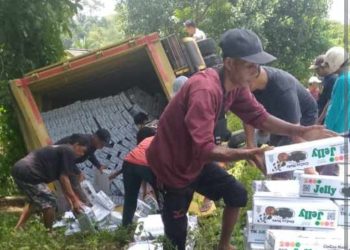 Mobil Colt Diesel Laka Tunggal, Sopir Alami Luka Ringan