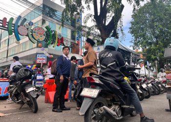 Hindari Kebiasaan Ini Saat Berburu Takjil Agar Tetap #cari_aman di Jalan