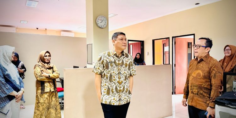 Sekda Banten Sidak Kantor OPD di Hari Pertama Ramadan 2026, Kehadiran ASN Capai 95 Persen