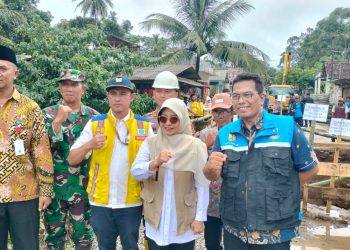 Tinjau Jembatan Putus, Bupati Pandeglang Pastikan Jembatan Bailey Segera Dipasang