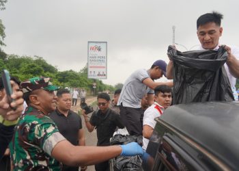 400 Prajurit Korem 064/Maulana Yusuf Bersihkan Kota Serang Lewat Gerakan Banten ASRI