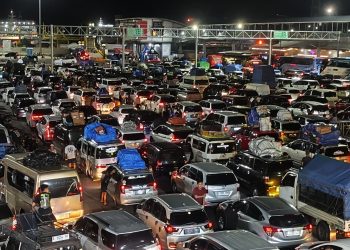 Arus Mudik 18 Maret Pagi, Antrean Kendaraan di Pelabuhan Merak Mengular hingga ke Jalan Raya