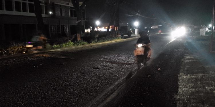 Ruas Jalan Nasional Rangkasbitung–Pandeglang Berlubang, Ancam Keselamatan Pemotor