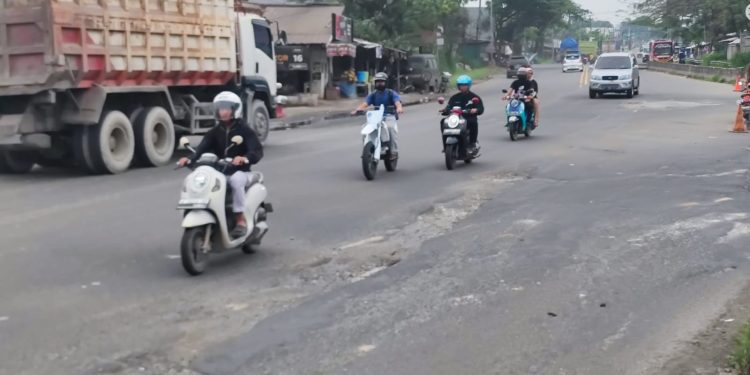 Jalur Mudik di Jalan Raya Serang-Jakarta Berlubang dan Bergelombang