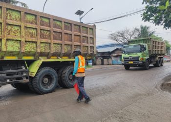 Jelang Arus Mudik, Masih Banyak Truk Tambang yang Melintas di Bojonegara-Puloampel