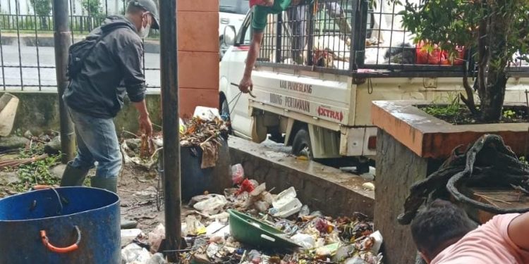 Sampah di Alun-Alun Pandeglang Sudah Dibersihkan, DLH Bungkam