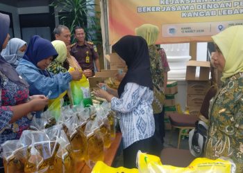 Kejari Lebak Bantu Masyarakat Dapat Bahan Pangan Murah
