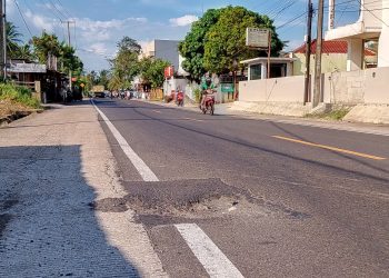 Bahaya! Jalan Berlubang di AMD Lintas Timur Pandeglang Dikeluhkan Pemudik