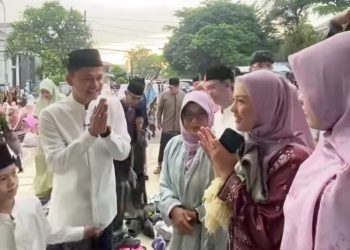 Dewi-Iing Salat Idul Fitri di Masjid Agung Ar Rahman, Pandeglang