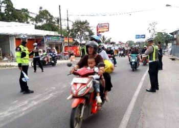 One Way 6 Kali Diterapkan, Polisi Tarik Arus Balik dari Wisata di Pandeglang