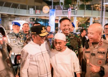 Gubernur Andra Soni Tinjau Penyeberangan Merak–Bakauheni, Doakan Keselamatan Pemudik
