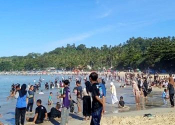Hari Ketiga Lebaran Idul Fitri 2026, Puluhan Ribu Wisatawan Kunjungi Pantai Sawarna