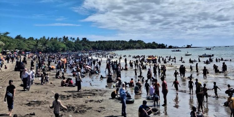 Libur Lebaran, 537 Ribu Wisatawan Serbu Pantai Banten