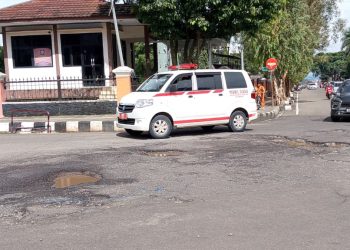 Baru 2 Bulan Diperbaiki, Jalan Protokol di Pusat Kota Pandeglang Sudah Berlubang Lagi