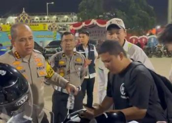 Dapat Kabar Ibunya Meninggal di Lampung, Pemudik Ini Dibantu Polda Banten