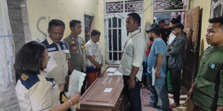 Jenazah korban saat tiba dirumah duka pada Rabu 1 April 2026.