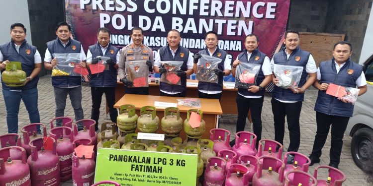 Konferensi pers pengungkapan penyalahgunaan gas elpiji