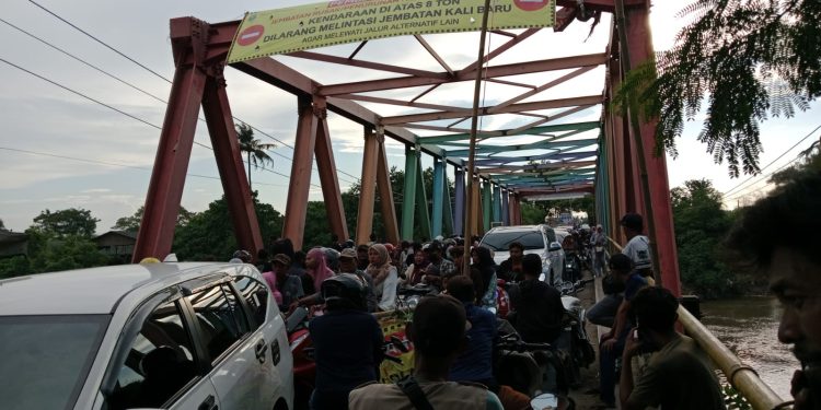 Jembatan Kali Baru Tangerang Alami Penurunan Lantai, Kendaraan di Atas 8 Ton Diimbau Cari Jalan Alternatif Lain