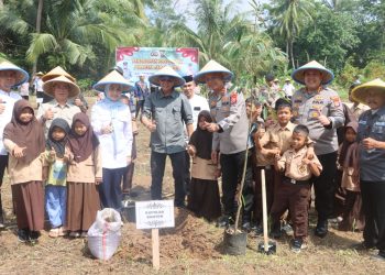 Polresta Serang Kota Tanam 1.000 Pohon di Padarincang