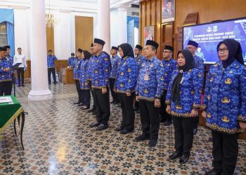 PENGUKUHAN : Dewan Pengurus KORPRI Provinsi Banten 2025-2030 yang diketuai Sekda Banten Deden Apriandhi dikukuhkan Ketua Dewan Ketua Dewan Pengurus KORPRI Nasional Zudan Arif Fakrulloh.