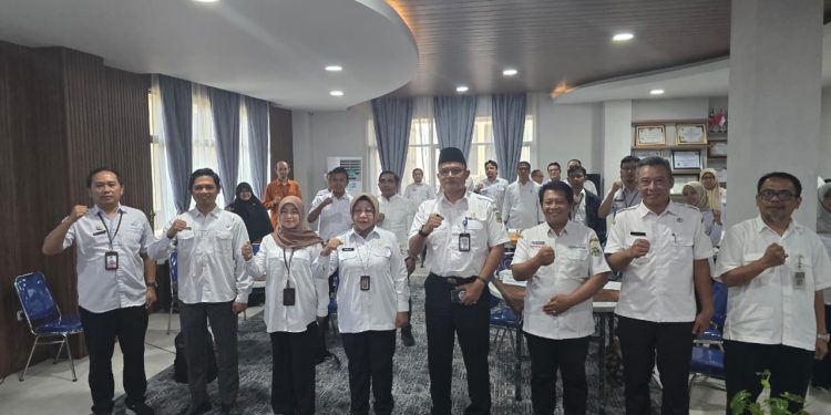 Kepala DPMPTSP Banten Virgojanti saat menyampaikan capaian realisasi investasi triwulan I di kantor DPMPTSP Banten, Kota Serang, Rabu 6 Mei 2026 (Yusuf)