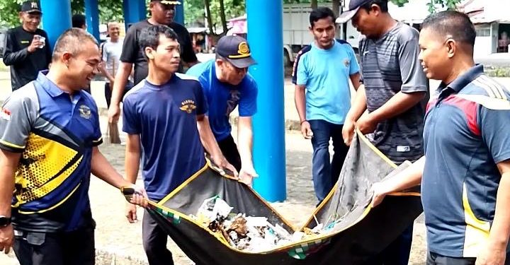Dishub Pandeglang Gotong Royong, Bersihkan Terminal Kadubanen agar Nyaman