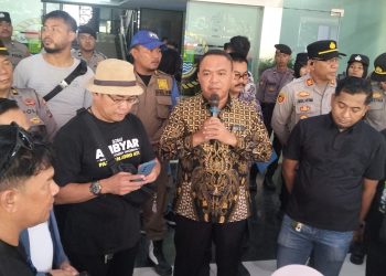 Protes Kenaikan BBM, Ratusan Warga Kepung Gedung DPRD Kabupaten Tangerang