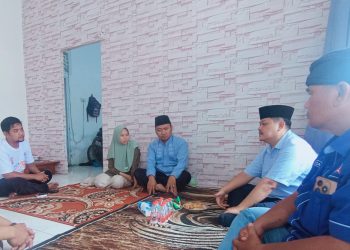 MM Fuhaira Amin Kunjungi Keluarga Korban Laka Lantas Kadis DPMPTSP