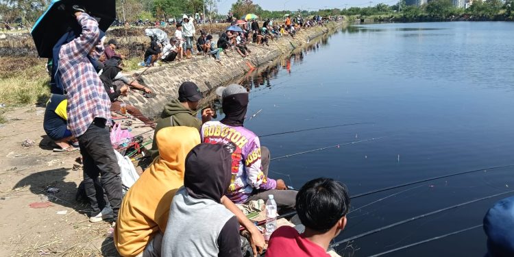 Polres Serang Gelar Lomba Mancing di Danau Puspemkab Serang, Ratusan Pemancing Jadi Peserta