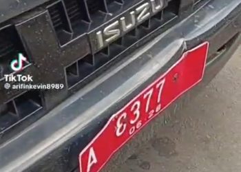 Viral di Medsos, Driver Ojol Marahi Pengendara Mobil Dinas Kabupaten Tangerang Karena Ugal-ugalan