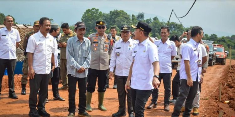 Bupati Lebak Hasbi Jayabaya Pantau Pembangunan Huntap Lebakgedong, Pastikan Sesuai Tahapan