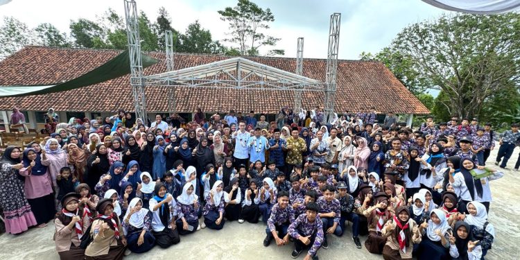 Dukung Program Prabowo dan Kemendikdasmen, Ali Zamroni Resmikan Program Revitalisasi Sekolah di Lebak