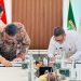 Dirut Bank Banten M Busthami bersama Kepala Dinsos Provinsi Banten Lukman melakukan penandatanganan perjanjian kerjasama, Jumat, 22 Mei 2026.