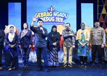 Ribuan Warga Penuhi Alun-Alun Pandeglang, Dimyati Natakusumah Tekankan Pelestarian Ngadu Bedug