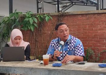 Kepala Bapperida Kota Serang, W Hari Pamungkas saat mengisi diskusi kamisan bersama PWKS. (Nahrul Muhilmi)