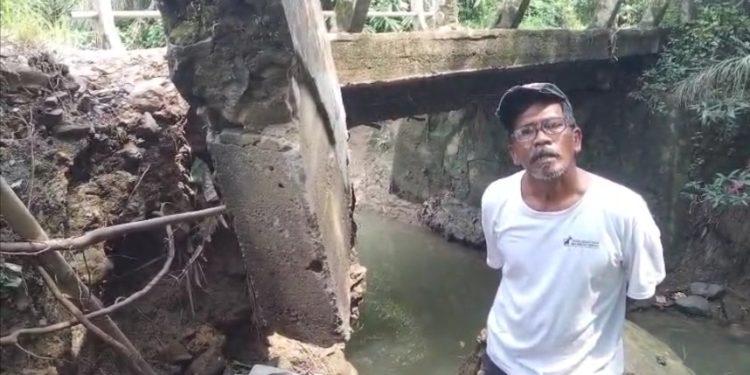 Banjir, Fondasi Jembatan Cijango Longsor