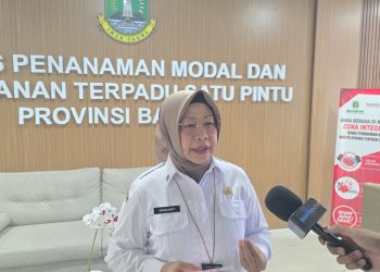 Kepala DPMPTSP Banten Virgojanti saat menyampaikan capaian realisasi investasi triwulan I di kantor DPMPTSP Banten, Kota Serang, Rabu 6 Mei 2026 (Yusuf)