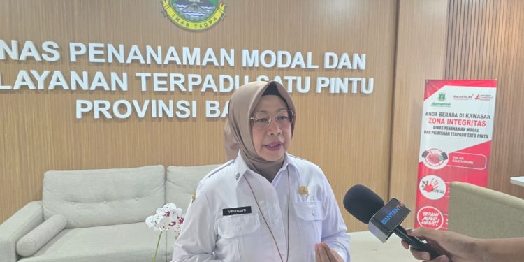 Kepala DPMPTSP Banten Virgojanti saat menyampaikan capaian realisasi investasi triwulan I di kantor DPMPTSP Banten, Kota Serang, Rabu 6 Mei 2026 (Yusuf)