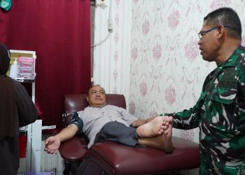 Peduli Kemanusiaan, Anggota Kodim 0623 Cilegon dan Warga Mendonorkan Darahnya di RS Krakatau Medika